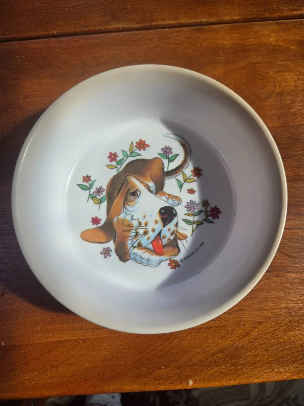 vintage 1972 Oneida deluxe Grover basset hound bowl